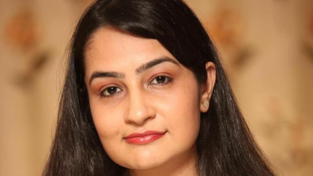 Hands holding each other